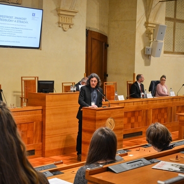 „Pestrost, jinakost, předsudky a strachy“ – Senátní konference řešila téma rasismu a lidských práv