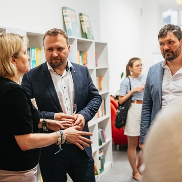 Evangelíci, skauti a Albatros společně otevřeli ukrajinskou knihovnu