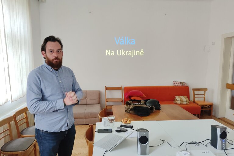 Vojtěch Dárvík Máca a prezentace fotografií z války na Ukrajině